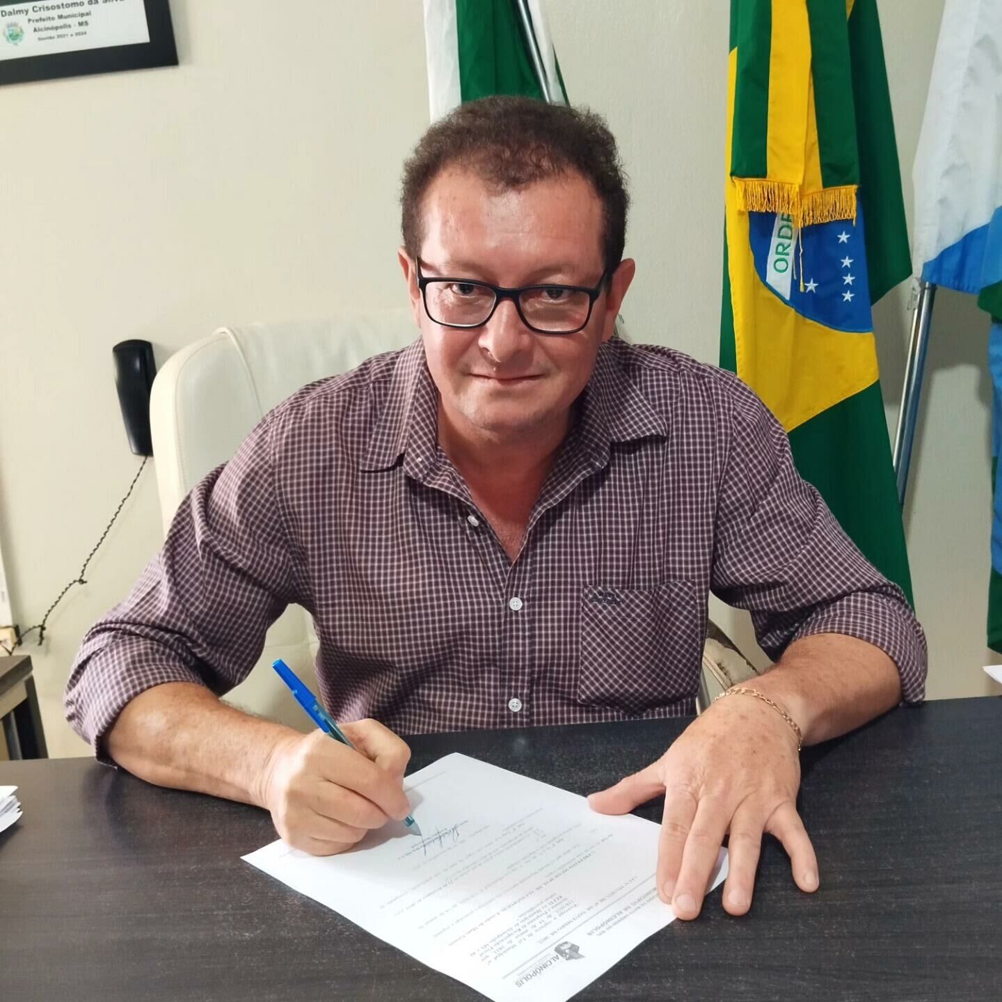 Imagem de compartilhamento para o artigo Prefeito Dalmy assina Lei nº 551/2023 que prorroga o prazo do Refis par o dia 22 de dezembro da MS Todo dia